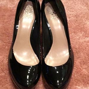 Black patent leather Vince Camuto 3 in heels
